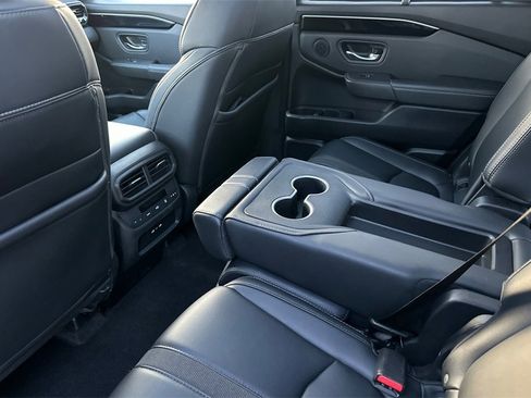 Used 2025 Honda Pilot Touring image 13