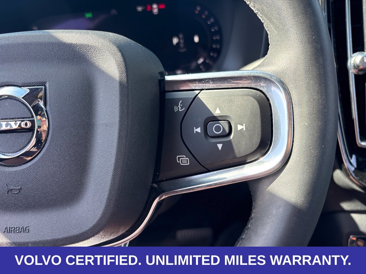 Certified 2023 Volvo XC40 B5 Plus w/ Protection Package Premier AWD/4WD image 27