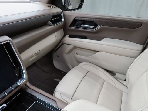 Used 2025 GMC Yukon Denali image 30
