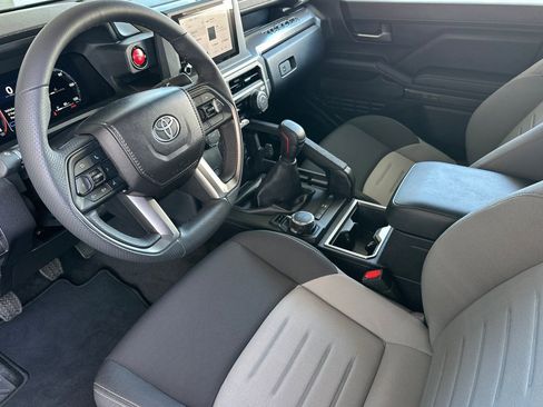 Used 2025 Toyota Tacoma TRD Off-Road AWD/4WD image 10
