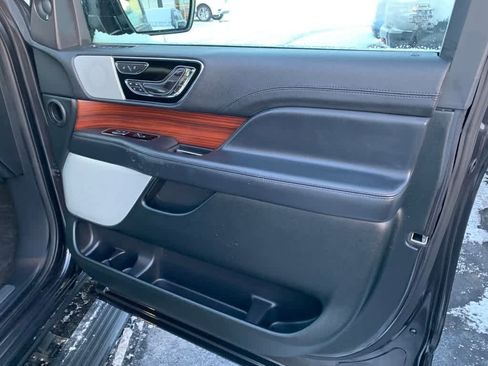 Used 2024 Lincoln Navigator Reserve image 14