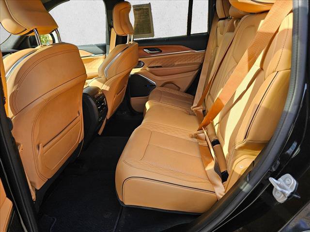Used 2022 Jeep Grand Cherokee Summit AWD/4WD image 16