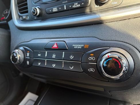 Used 2017 Kia Sorento AWD image 31