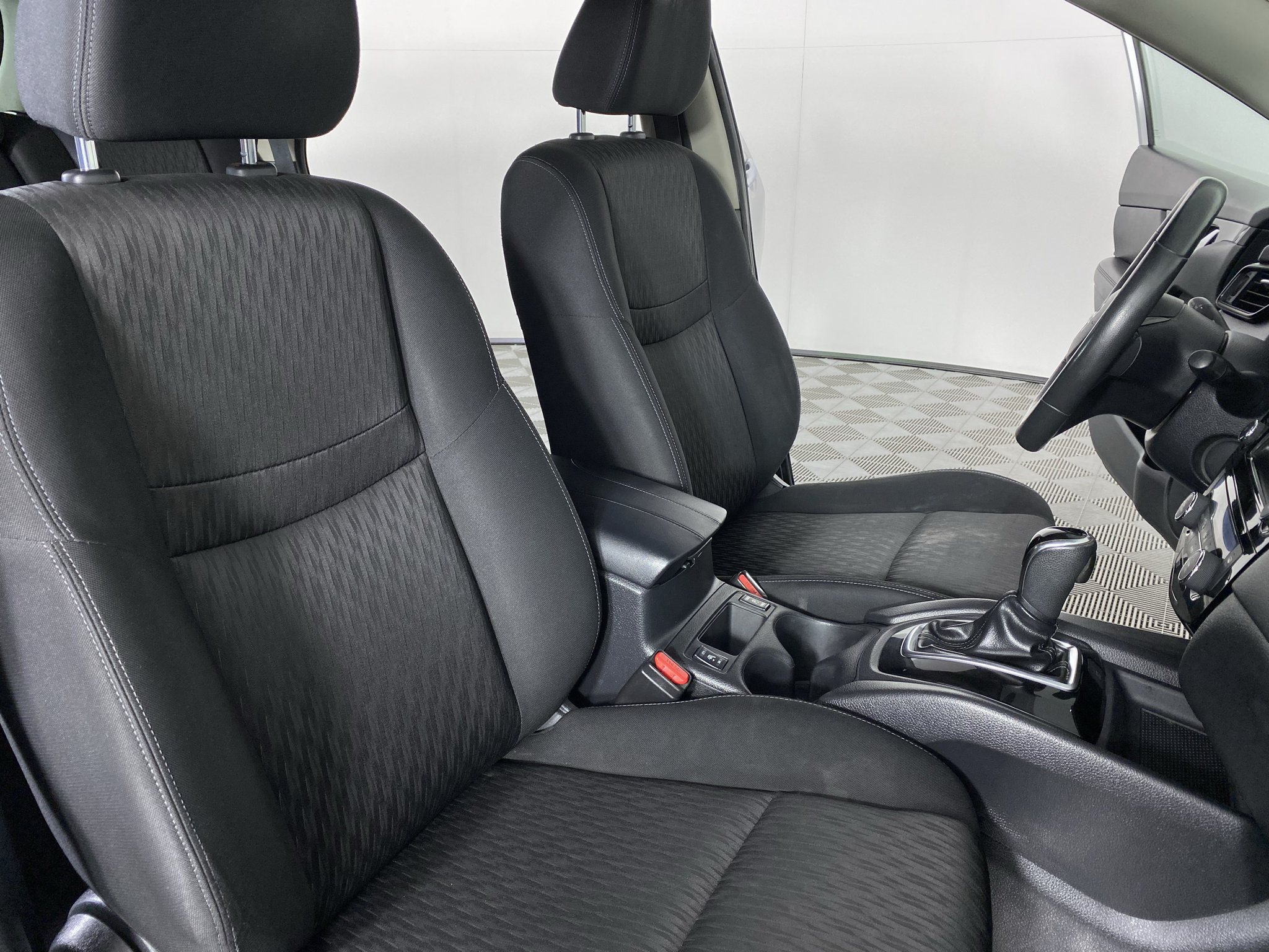 Used 2018 Nissan Rogue SV AWD/4WD image 14