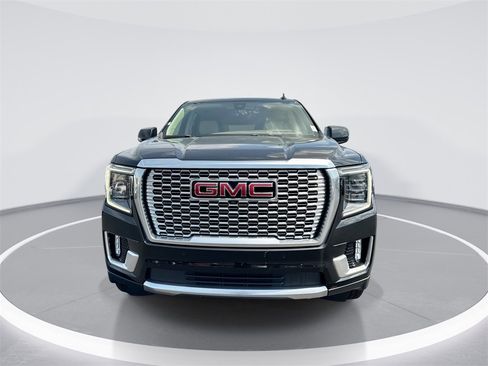 Used 2021 GMC Yukon Denali w/ Denali Premium Package image 3