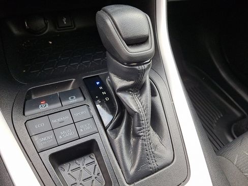 Used 2022 Toyota RAV4 XLE w/ Convenience Package image 15