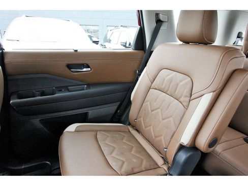 New 2026 Nissan Pathfinder Platinum FWD image 9