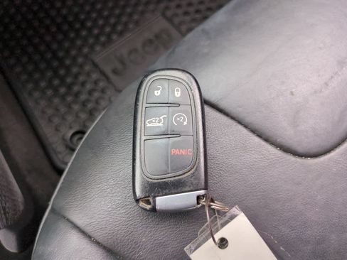 Used 2015 Jeep Cherokee Latitude w/ Comfort/Convenience Group AWD/4WD image 27