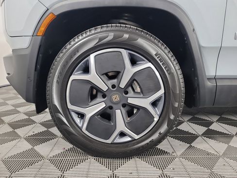 Used 2024 Rivian R1S Adventure AWD/4WD image 9