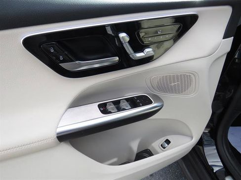 Used 2026 Mercedes-Benz GLC 300 4MATIC image 9