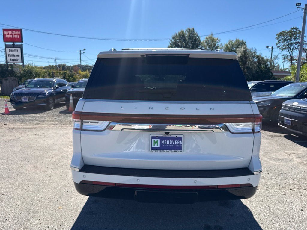 Used 2024 Lincoln Navigator L Reserve w/ Monochromatic Package AWD/4WD image 7
