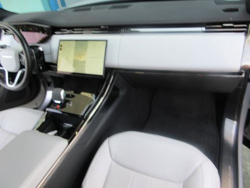 Used 2024 Land Rover Range Rover Sport SE image 27