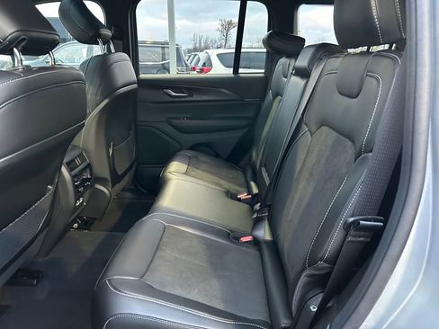 New 2025 Jeep Grand Cherokee 4WD image 25