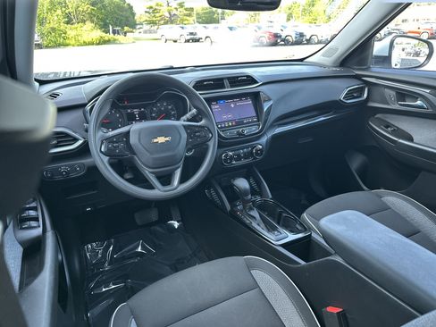 Used 2023 Chevrolet TrailBlazer LT w/ Convenience Package AWD/4WD image 7