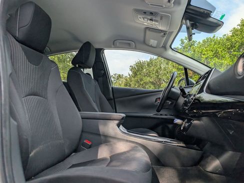 Used 2021 Toyota Prius Prime LE FWD image 17
