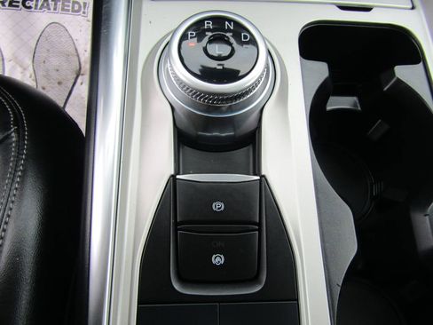Used 2023 Ford Explorer XLT AWD/4WD image 35