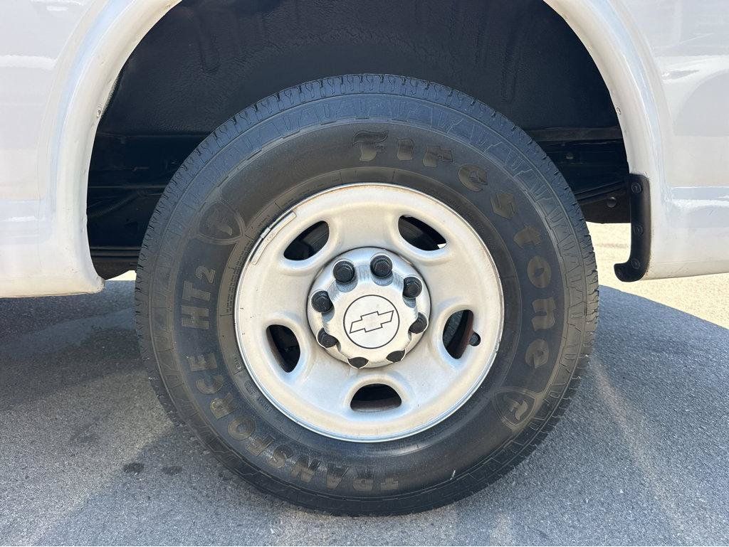 Used 2018 Chevrolet Express 2500 w/ Driver Convenience Package RWD image 12