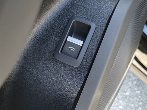 Certified 2024 Audi SQ5 Premium Plus image 19