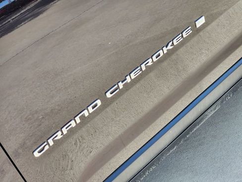 Certified 2022 Jeep Grand Cherokee L Limited w/ Luxury Tech Group II image 11