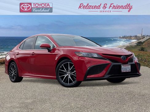 Used 2023 Toyota Camry SE image 1