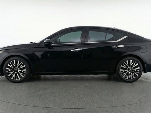Used 2025 Nissan Altima 2.5 SV FWD image 5