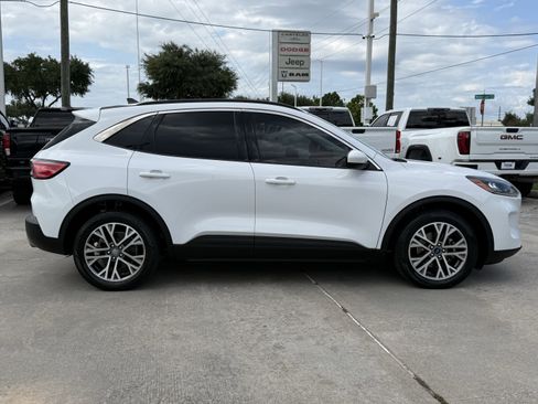 Used 2022 Ford Escape SEL FWD image 3