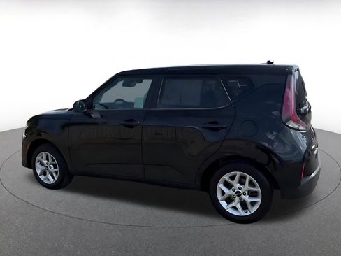 Used 2025 Kia Soul LX w/ LX Technology Package FWD image 10
