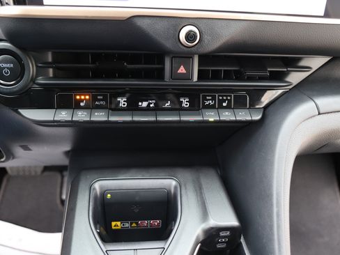 Used 2023 Toyota Crown Limited image 22