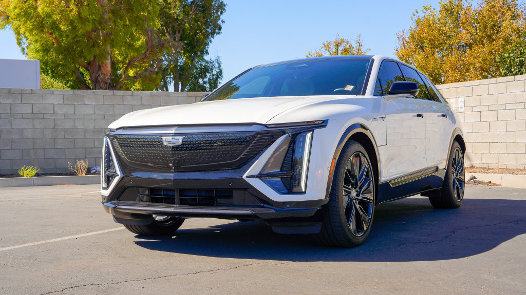 Certified 2024 Cadillac Lyriq Sport AWD/4WD image 2