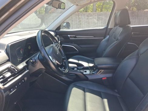 Used 2025 Kia Telluride S FWD image 4