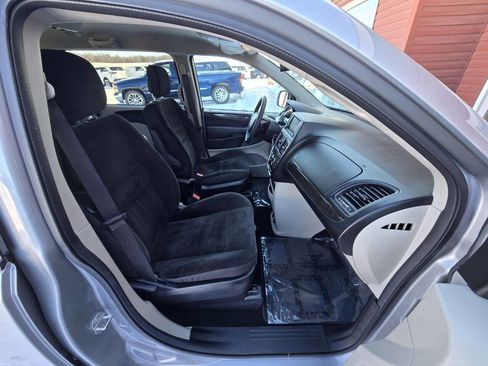 Used 2019 Dodge Grand Caravan SE image 22