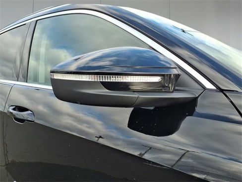 Used 2025 Audi Q5 Premium w/ Convenience Package image 8