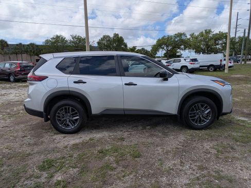 Used 2025 Nissan Rogue S FWD image 3