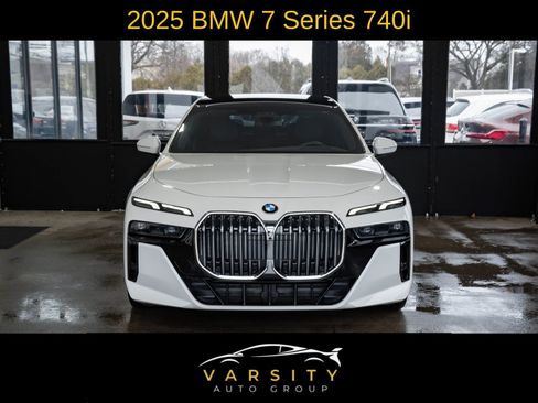 Used 2025 BMW 740i image 2