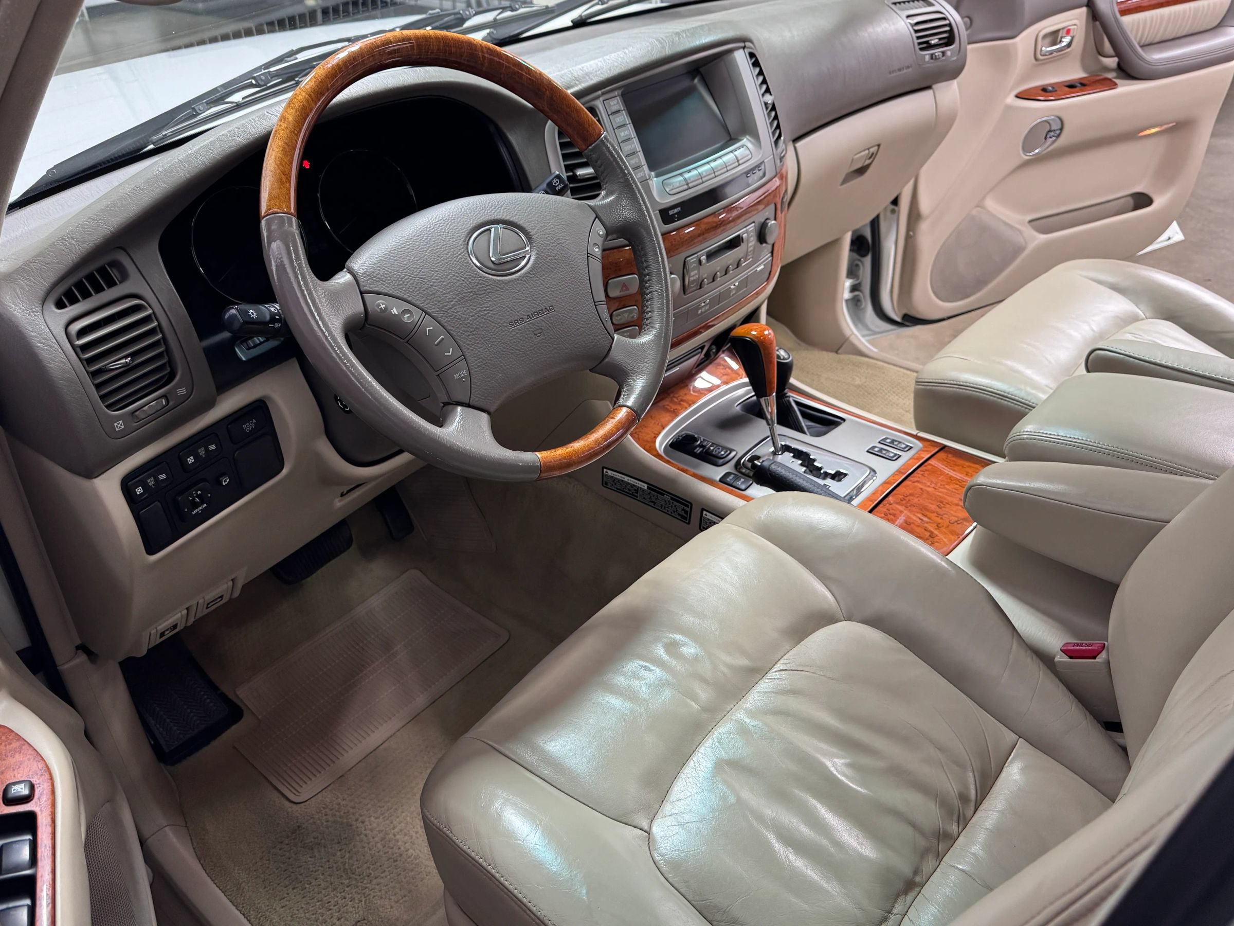 Used 2004 Lexus LX 470 4WD image 19