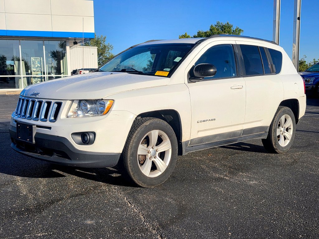Used 2011 Jeep Compass Latitude w/ Sun/Sound Group AWD/4WD image 2
