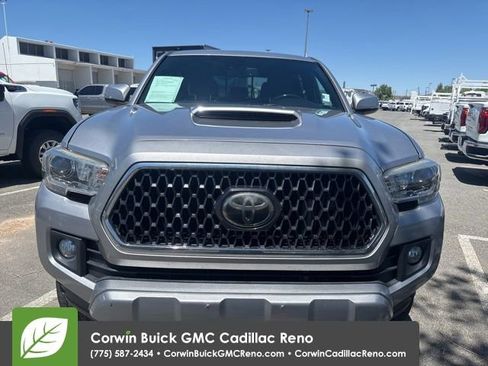 Used 2018 Toyota Tacoma TRD Sport w/ Exterior Package AWD/4WD image 9