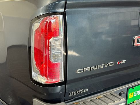 Used 2018 GMC Canyon SLE w/ SLE Convenience Package image 35