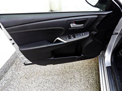 Used 2015 Toyota Camry XLE w/ Moonroof Package FWD image 7