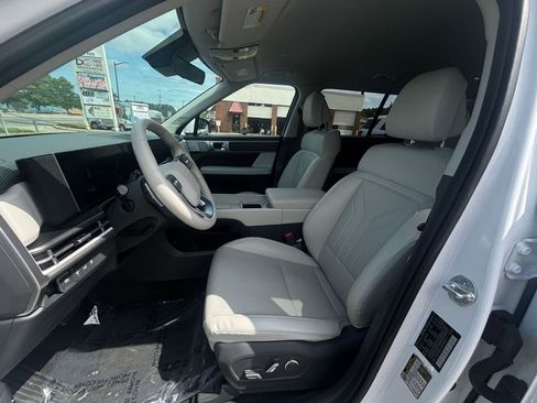 Used 2025 Hyundai Santa Fe SEL AWD/4WD image 32