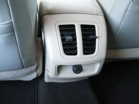 Used 2013 Ford Taurus SE image 28