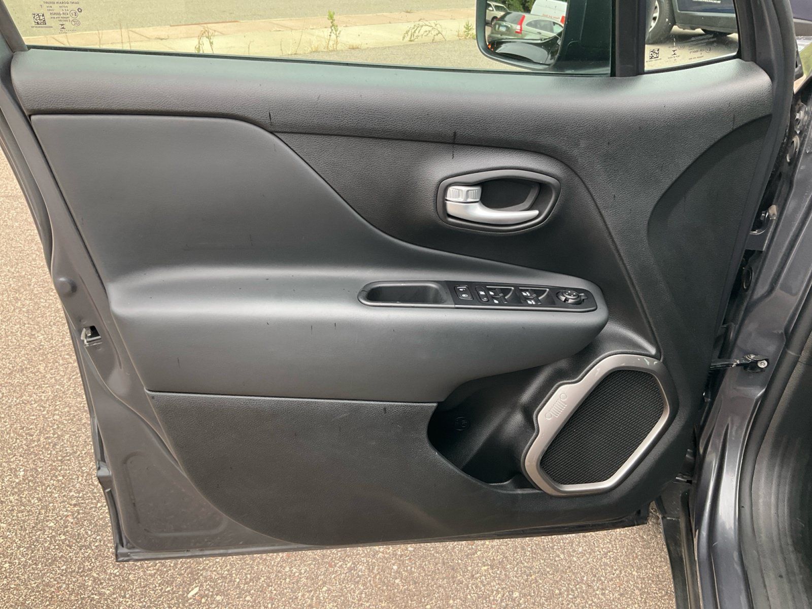 Used 2023 Jeep Renegade Latitude AWD/4WD image 34