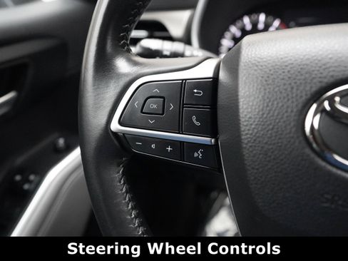 Used 2023 Toyota Highlander XLE image 23