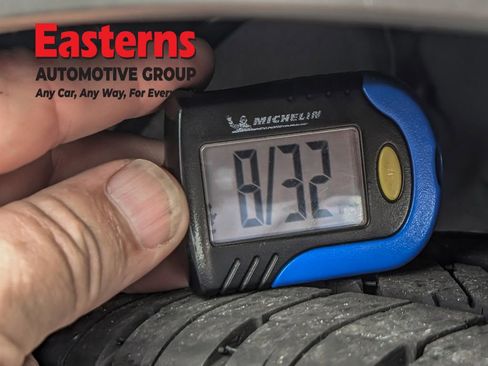 Used 2025 Toyota Prius Plug-In Hybrid image 24