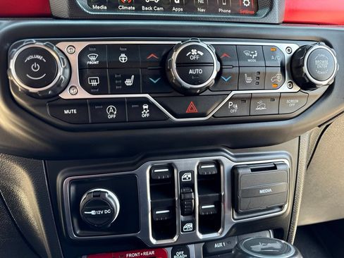 Used 2023 Jeep Wrangler Unlimited Rubicon AWD/4WD image 34