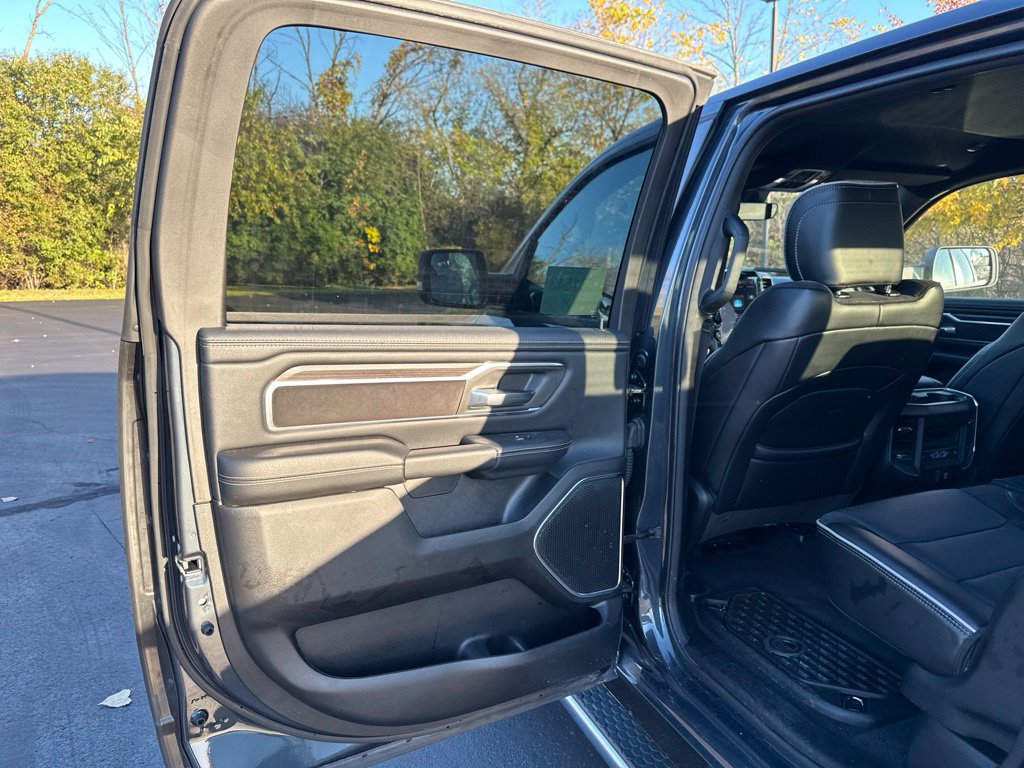 Used 2025 RAM 1500 Laramie w/ Sport Appearance Package AWD/4WD image 14