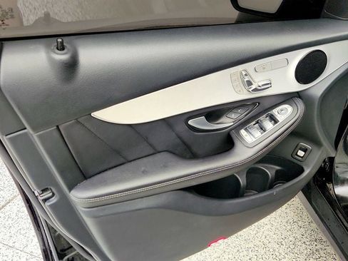 Used 2022 Mercedes-Benz GLC 300 image 11