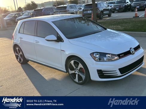 Used 2017 Volkswagen Golf S image 1