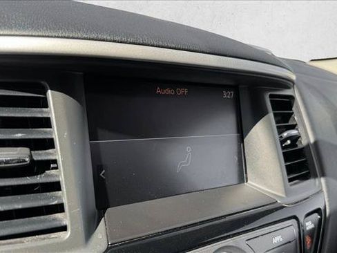 Used 2019 Nissan Pathfinder SV AWD/4WD image 14