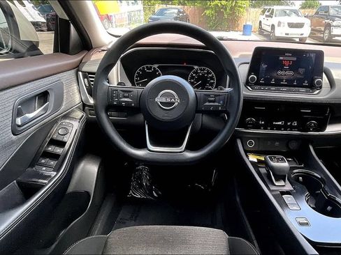 Used 2022 Nissan Rogue SV FWD image 6